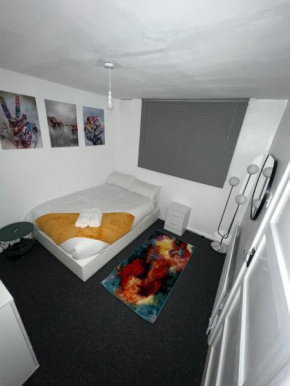 a two bedroom cosy hideaway based in greenwich